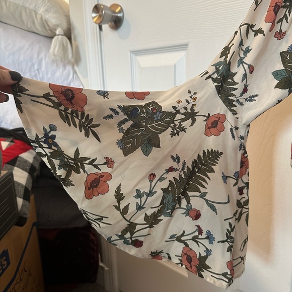 Long sleeve off shoulders floral crop top, size S - Picture 2 of 3